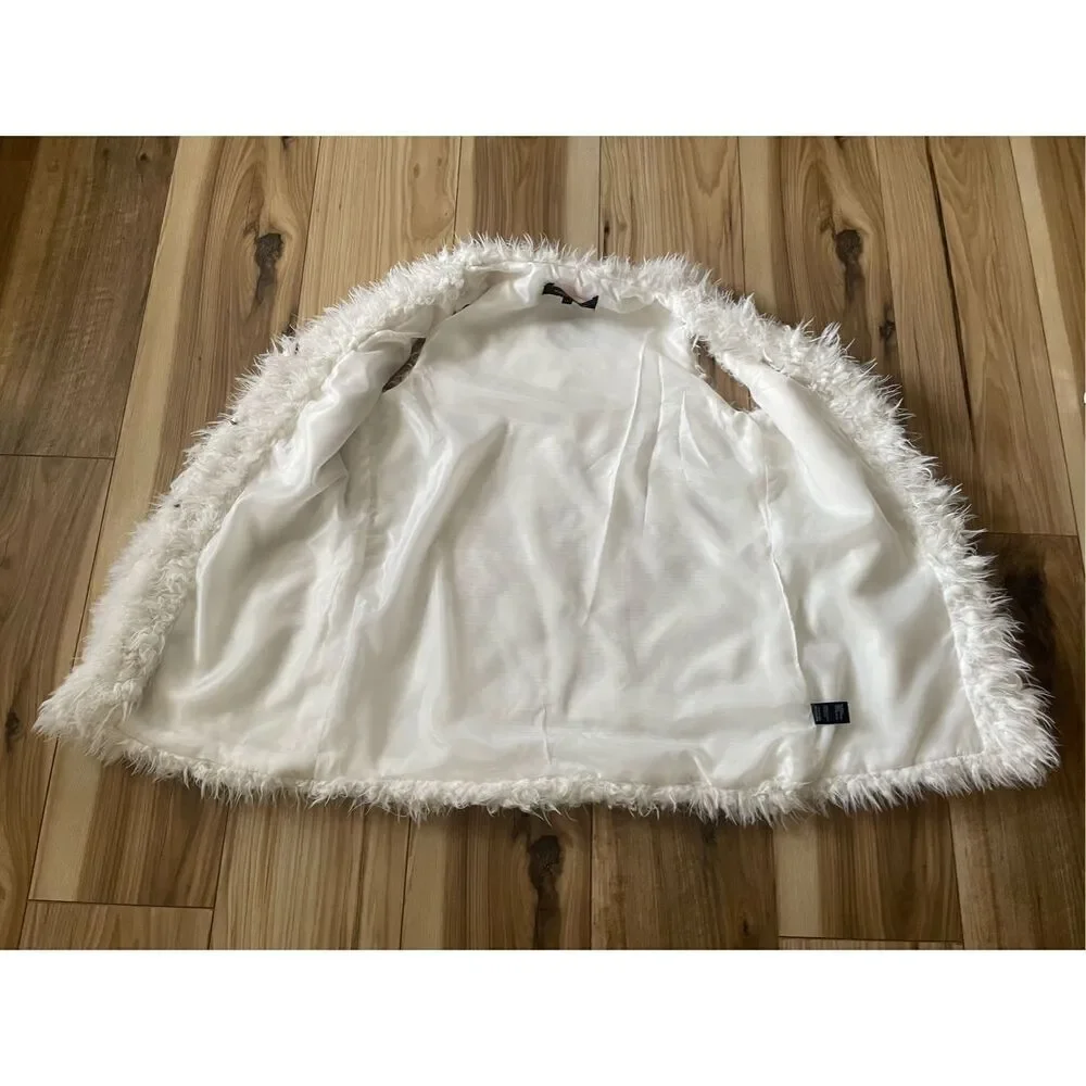 AMBIANCE OUTERWEAR White Cozy Women’s Vest